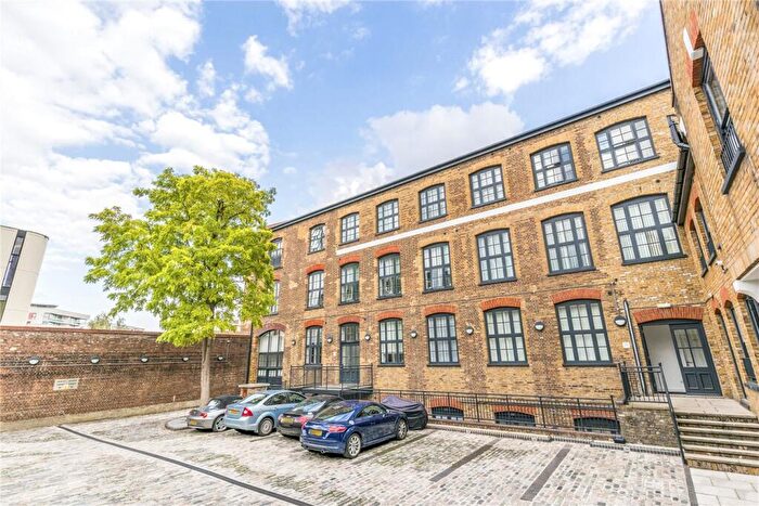 1 Bedroom Flat To Rent In Severn Court, Clyde Square, London, E14