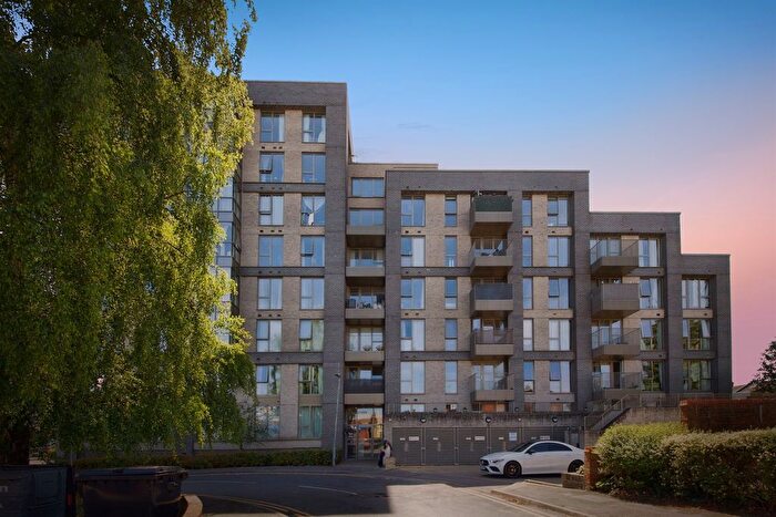 3 Bedroom Flat For Sale In West Street, Watford, WD17