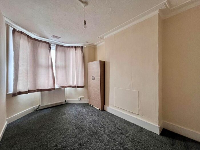 3 Bedroom Flat To Rent In Wolferton Road, Manor Park, E12