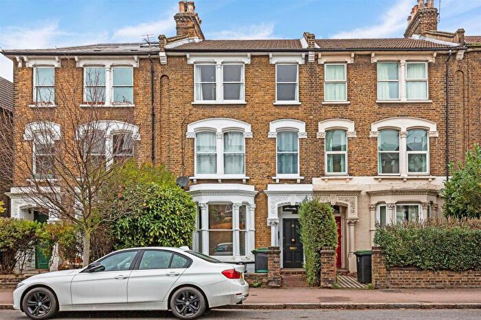 2 Bedroom Flat For Sale In Upper Tollington Park, London, N4