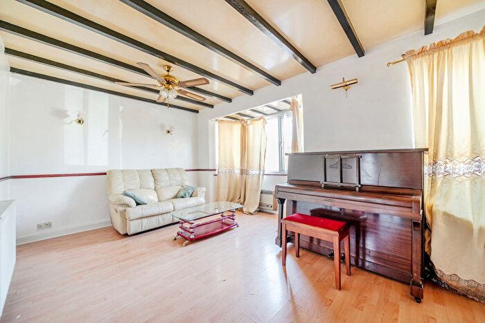 3 Bedroom End Terrace House For Sale In Eltham Green Road, Eltham, SE9