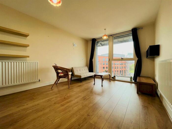2 Bedroom Penthouse To Rent In Langley Walk, Birmingham, B15