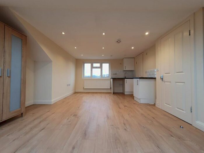 Studio To Rent In Rivulet Road, London, N17