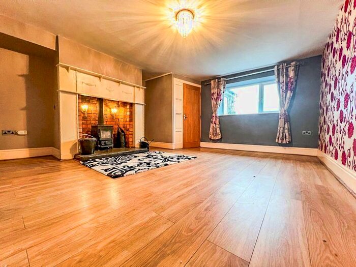 4 Bedroom Semi-Detached House For Sale In Watling Street, Affetside, Bury, BL8