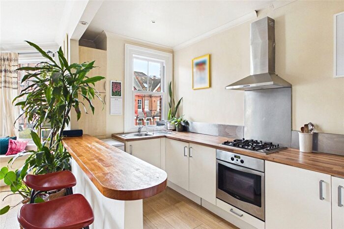 2 Bedroom Flat To Rent In Pinfold Road, London, SW16