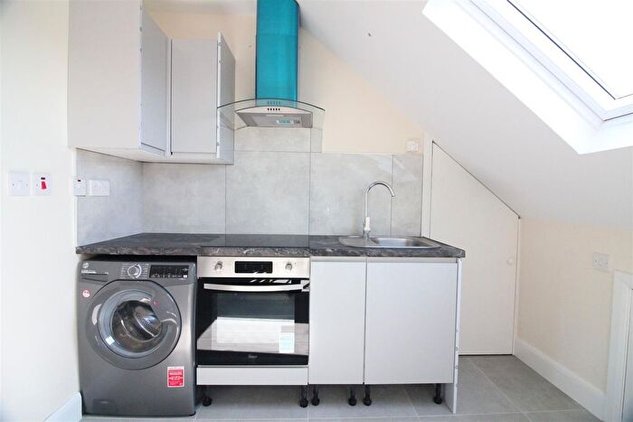 Studio To Rent In Kingsley Road, Hounslow, TW3