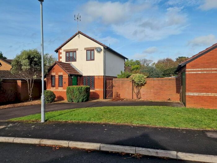 3 Bedroom Detached House To Rent In Brockhill Way, Penarth, CF64