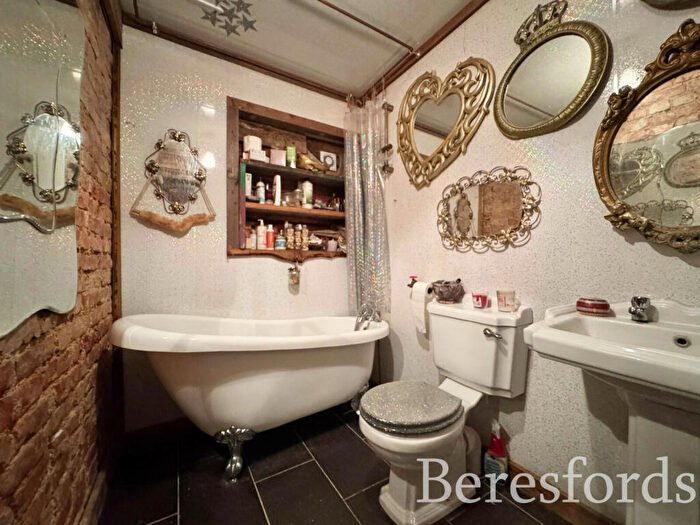 3 Bedroom End Of Terrace House For Sale In Diban Avenue, Hornchurch, RM12