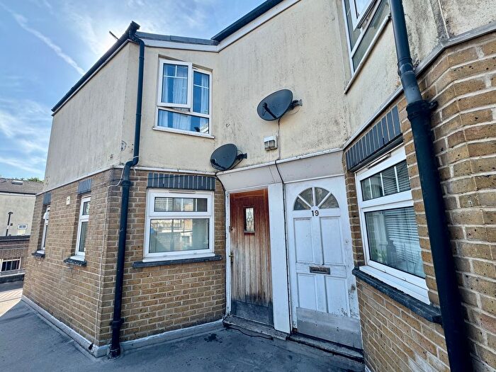 2 Bedroom Flat For Sale In Renown Close, Croydon, CR0