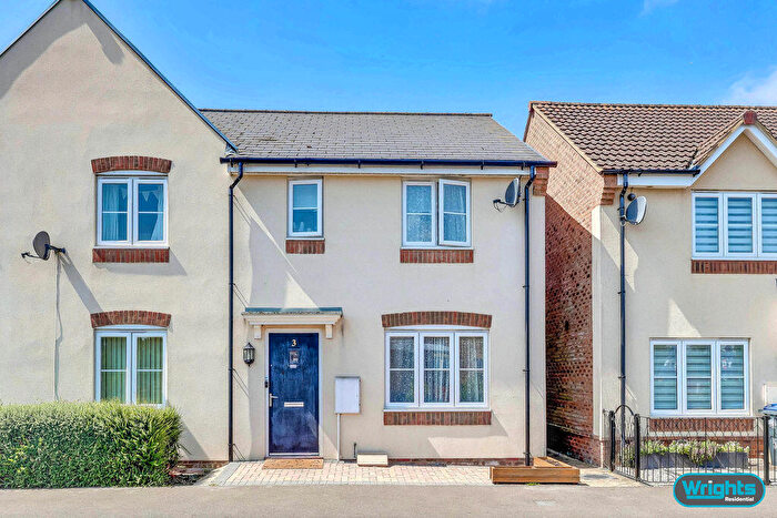 3 Bedroom Semi-Detached House For Sale In Cranesbill Road, Melksham, SN12