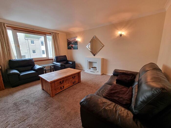 3 Bedroom Flat To Rent In Linksfield Place, Pittodrie, Aberdeen, AB24