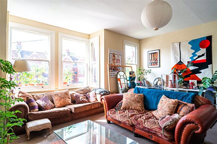 3 Bedroom Flat To Rent In Gleneagle Road, London, SW16