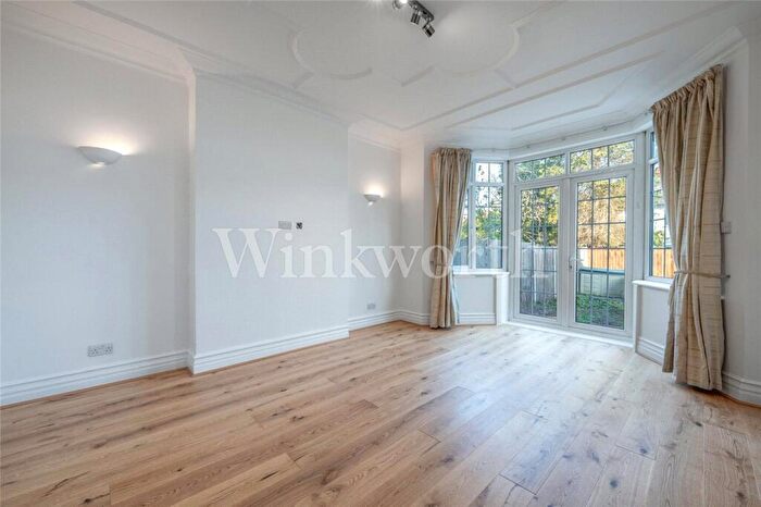 2 Bedroom Apartment To Rent In Ravenscroft Avenue, London, NW11
