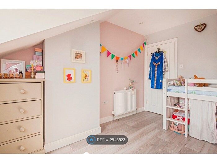 4 Bedroom Flat To Rent In London, London, SW16