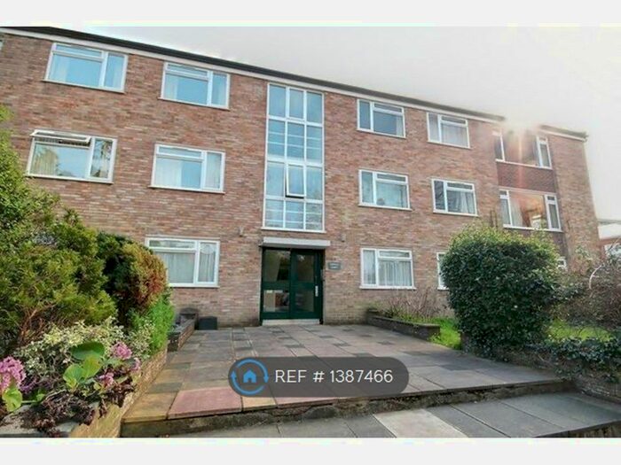 2 Bedroom Flat To Rent In Conway Court, Exeter, EX1