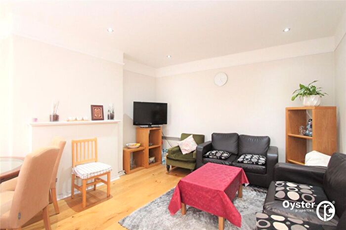 2 Bedroom Flat To Rent In Upper Richmond Road West, London, SW14