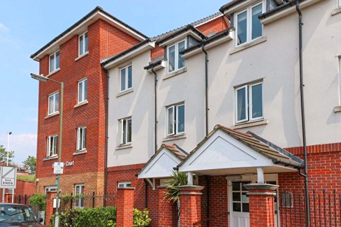 1 Bedroom Flat For Sale In Bradbury Court, Raynes Park, SW20
