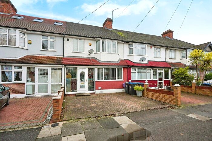 3 Bedroom Terraced House For Sale In Chestnut Grove, Mitcham, CR4
