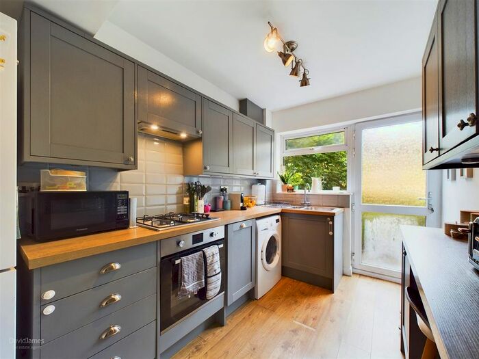3 Bedroom Semi-Detached House For Sale In Warren Avenue, Sherwood, Nottingham, NG5