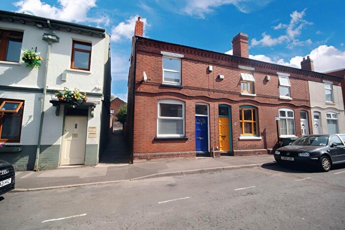 4 Bedroom End Of Terrace House To Rent In Bank Street, Walsall, WS1