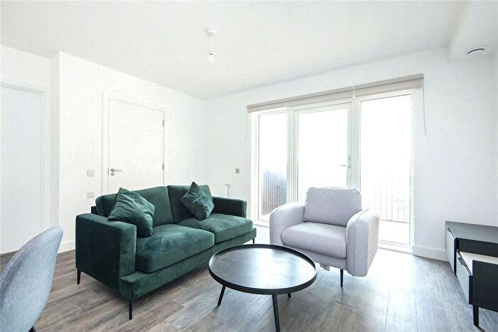 2 Bedroom Flat To Rent In Adlay Apartments, Millet Place, E16