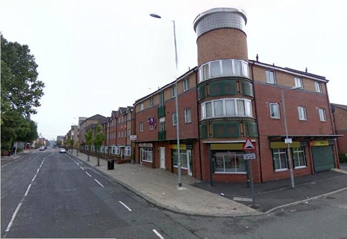 2 Bedroom Apartment To Rent In Stretford Road, Hulme, Manchester, M15