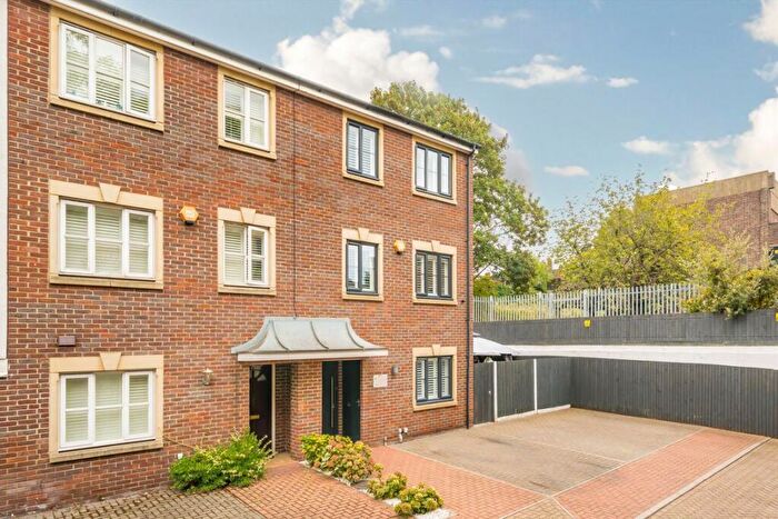 3 Bedroom House For Sale In Buckley Close, Forest Hill, SE23