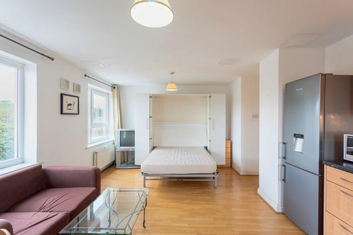 Studio To Rent In - Green Lane, London, IG1