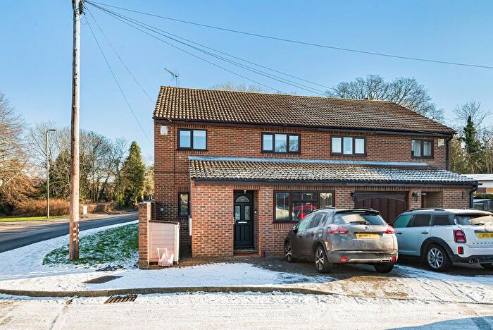 4 Bedroom Semi-Detached House For Sale In Woodview Close, Orpington, BR6