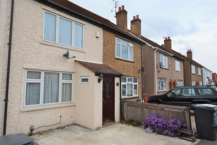 2 Bedroom Terraced House To Rent In St. Johns Road, Slough, SL2
