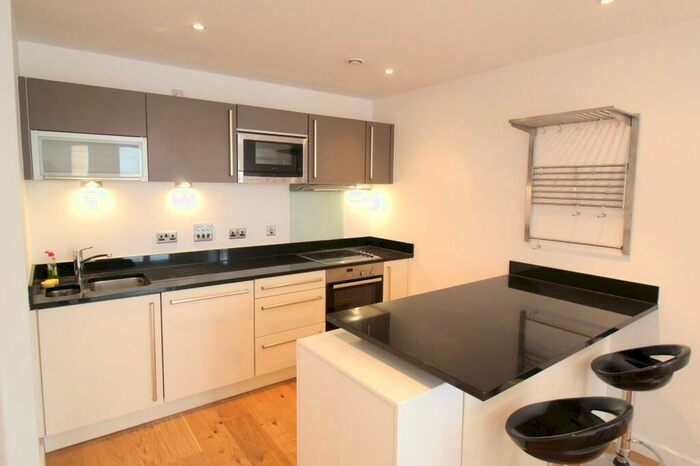 2 Bedroom Flat To Rent In Wharf Approach, Leeds, West Yorkshire, Uk, LS1