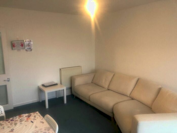 1 Bedroom Flat To Rent In Allenford House, Tunworth Crescent, London, SW15