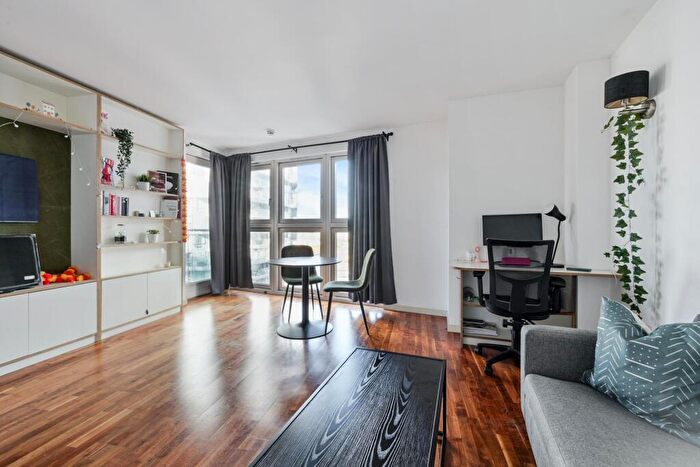 2 Bedroom Apartment For Sale In New Providence Wharf, Fairmont Avenue, E14