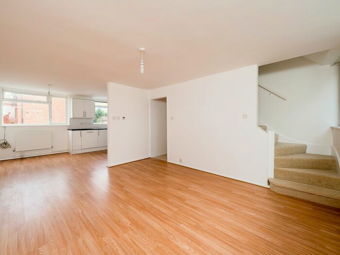 4 Bedroom Terraced House To Rent In Rosehill, Sutton, Surrey, SM1