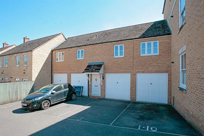 2 Bedroom Flat To Rent In Stenter Mews, Witney, OX28