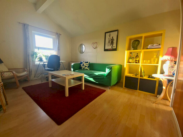 1 Bedroom House To Rent In Moorland Road, Leeds, LS6