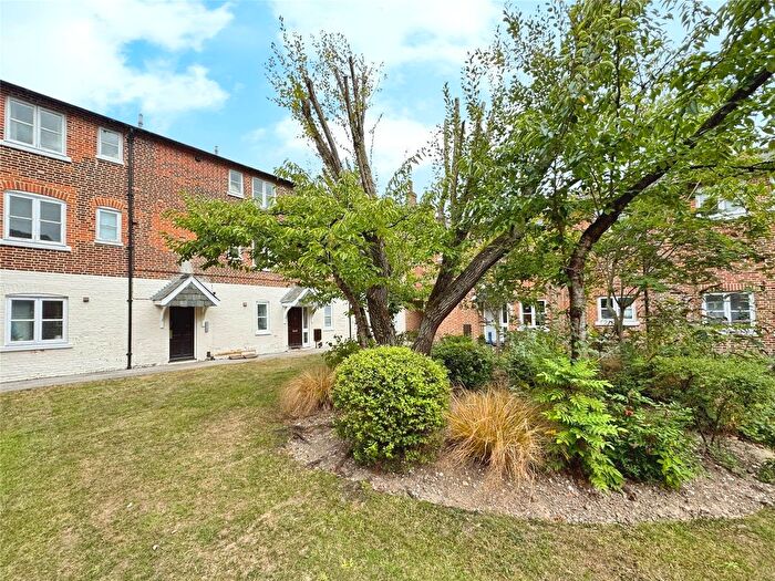 1 Bedroom Flat For Sale In The Cloisters, Junction Road, Andover, Hampshire, SP10