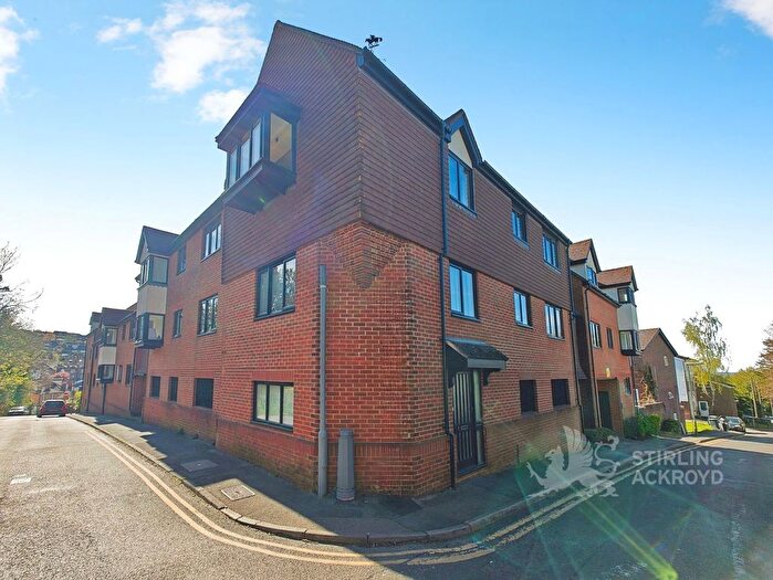 1 Bedroom Flat To Rent In Warren Road, Guildford, Surrey, GU1