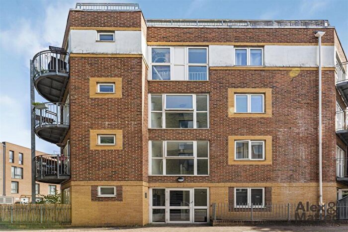 2 Bedroom Flat For Sale In Elgar Street, Canada Water, SE16
