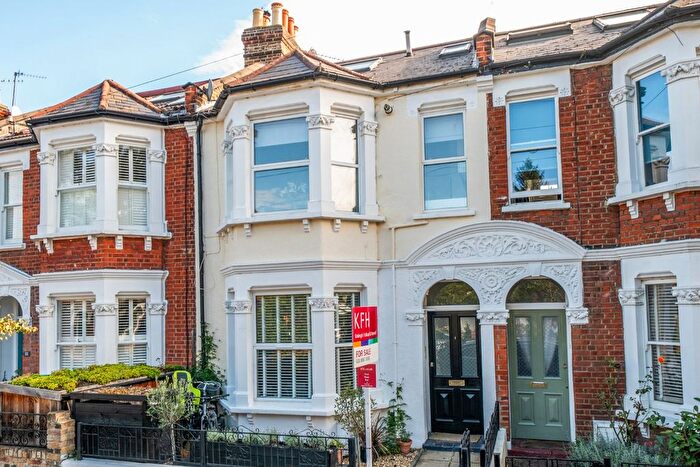 3 Bedroom Flat For Sale In Whitehall Gardens, Chiswick, London, W4