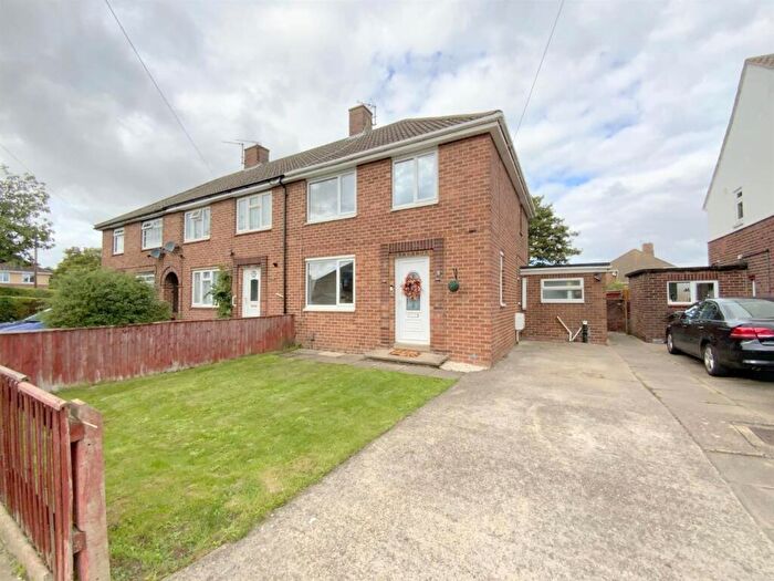 3 Bedroom End Of Terrace House For Sale In Southwold Crescent, Grimsby, DN33