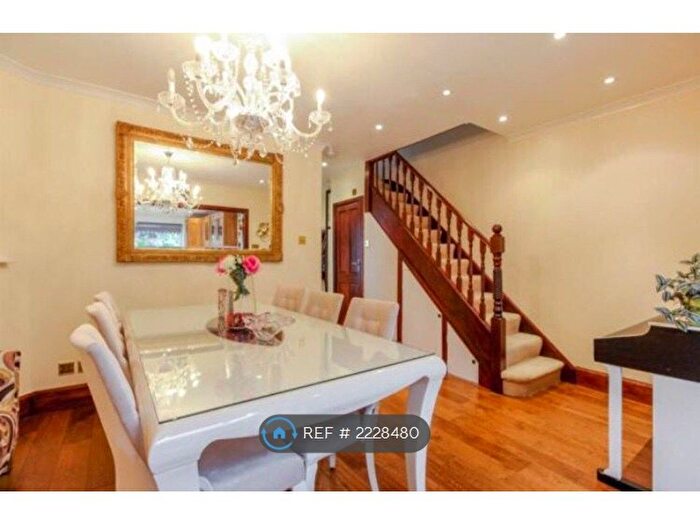 3 Bedroom Terraced House To Rent In Ian Square, Enfield, EN3