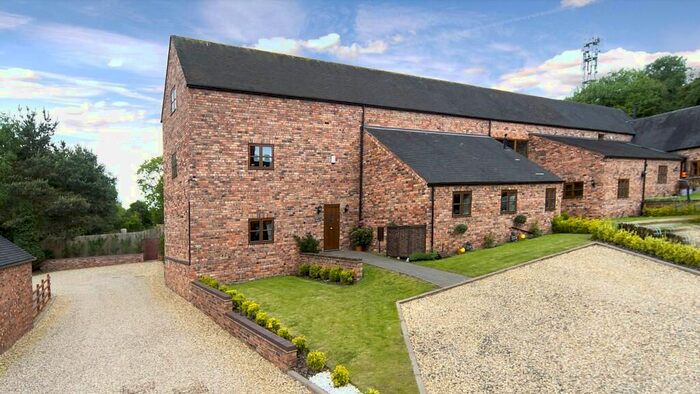 4 Bedroom Barn Conversion For Sale In Lodge Lane, Cannock, WS11