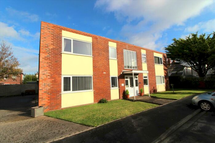 2 Bedroom Flat To Rent In Rutland Court, Lytham St. Annes, FY8