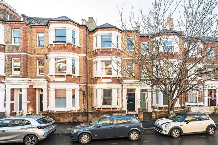 3 Bedroom Flat To Rent In Handforth Road, Stockwell, SW9