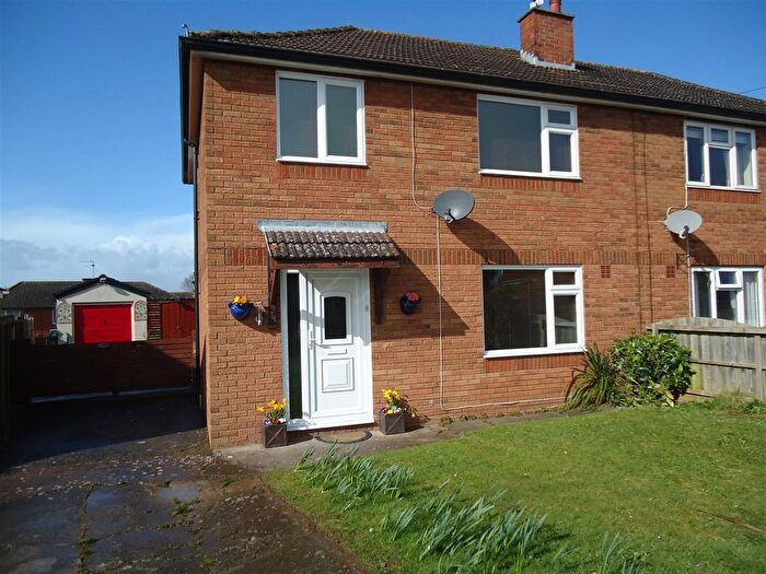 3 Bedroom Semi-Detached House For Sale In Cae Mawr Road, Caldicot, Caldicot, NP26
