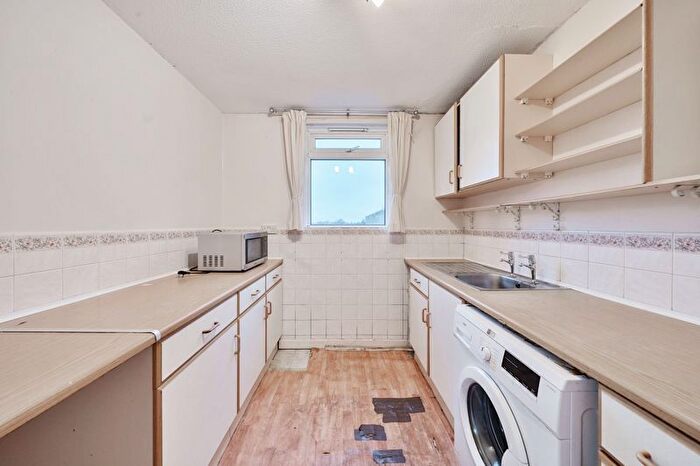 2 Bedroom Flat For Sale In Fourgates Road, Dorchester, DT1