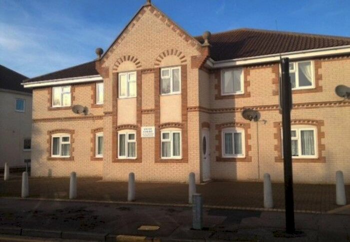2 Bedroom Flat To Rent In Holland Road, Holland-On-Sea, Clacton-On-Sea, CO15