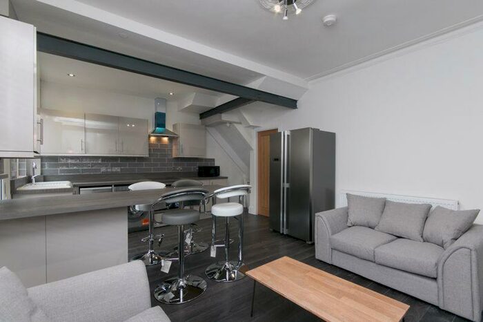 4 Bedroom Terraced House To Rent In Garmoyle Road, Liverpool - / Academic Year, L15