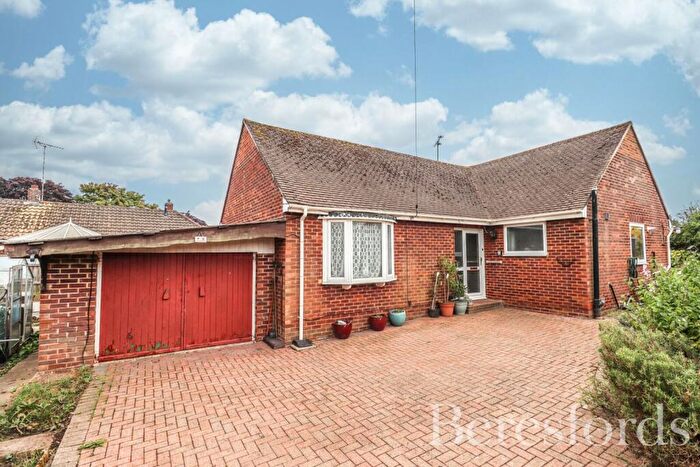 3 Bedroom Bungalow For Sale In Peel Road, Chelmsford, CM2